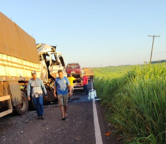 Morador de Sete Quedas sofre fratura após acidente entre carretas e é atendido pela Saúde de Paranhos
