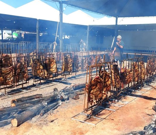 Festa do aniversário de Japorã terá 34 “Costelões Fogo de Chão”