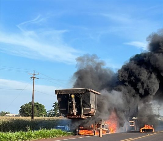 Motorista de Japorã avisa caminhoneiro que seu veículo estava pegando fogo e salva vida de motorista