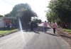 O asfalto na Vila Cristina já começa a se tornar realidade em Amambai, marcando um avanço na infraestrutura urbana da região