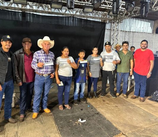 Dois japorãenses dividiram R$ 34 mil sorteado no Show de Prêmios (1º prêmio)