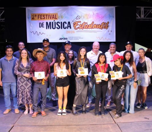 Letícia Ariely vence pela 2ª vez o Festival Estudantil de Música na abertura dos 34 anos de Japorã