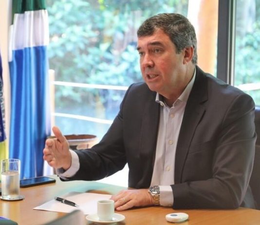 Eduardo Riedel lidera disputa pelo governo de MS, diz Real Time