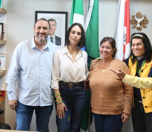 Prefeita Rosaria recebe pré-candidata a deputada federal Luana Ruiz em reunião no gabinete