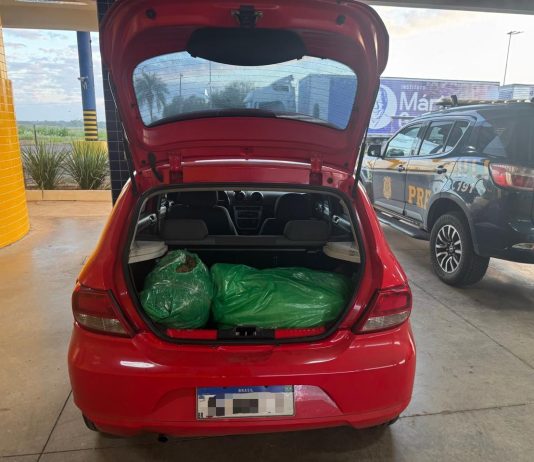 PRF intercepta dois motoristas de aplicativo transportando drogas na região de fronteira do Paraná