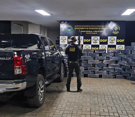 DOF recupera caminhonete furtada carregada com 1,6 tonelada de maconha em Mundo Novo