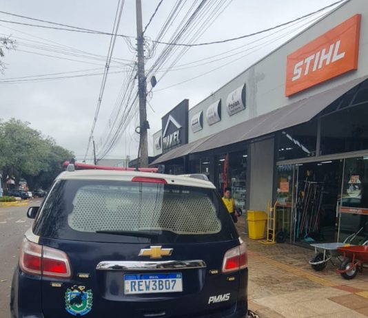 Homem com mandados de prisão invade casa e ameaça mulher em Mundo Novo, mas é preso pela PM após fraturar o pé em fuga