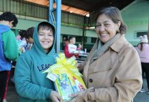 Mundo Novo entrega kits escolares para rede municipal e mantém reposição durante todo o ano letivo
