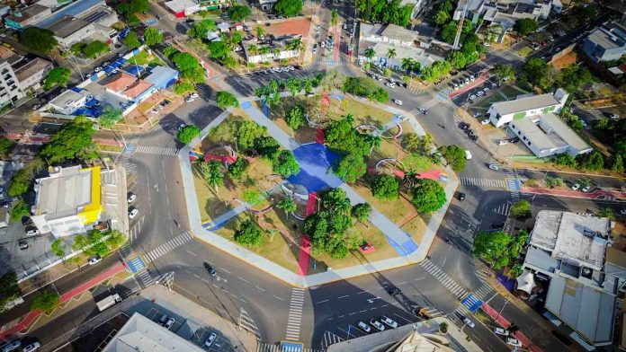 Praca-Euclides-Fabris-em-Navirai-Prefeitura-autorizou-antecipacao-do-13o-salario-dos-servidores-PMN-Divulgacao