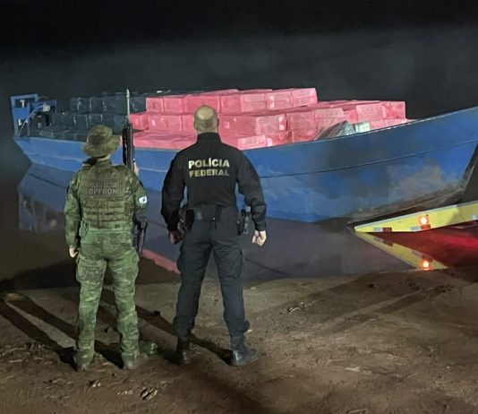 BPFRON e PF apreendem 26 mil pacotes de cigarros contrabandeados em Guaíra