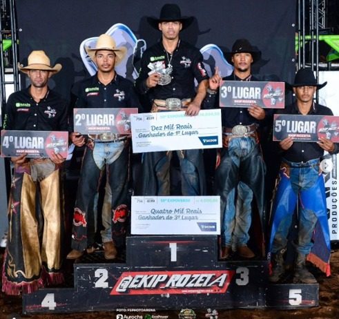 Peão de Iguatemi conquista 3º lugar em montaria em touros durante a Expoverde 2026