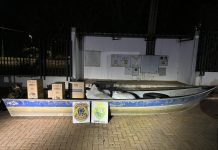 PF e BPFRON apreendem embarcação carregada com cigarros e agrotóxicos no Lago de Itaipu, em Guaíra