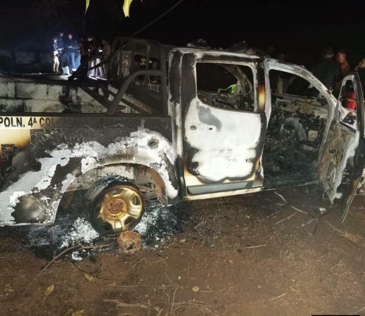 Grupo ataca posto policial, queima carros e deixa 3 mortos na fronteira