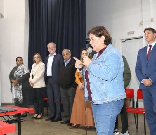 Reunião orienta moradores da Comunidade Mila sobre regularização fundiária pelo Programa Lar Legal