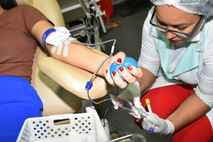 Foto-1-Doacao-de-Sangue-Dayana-Nascimento-Governo-do-Tocantins-2-2048x1365