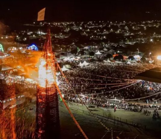 Jateí investe milhões na Festa da Fogueira e termina em último no Índice de Qualidade da Educação no MS