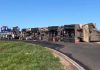 Carreta tomba no trevo da BR-163 com a BR-487 e interdita acesso a Itaquiraí e ao Paraná