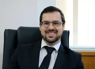 Tarifas de 25% dos EUA buscam desindustrializar o Brasil, diz André Naves