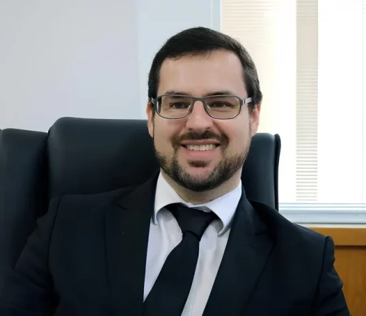 Tarifas de 25% dos EUA buscam desindustrializar o Brasil, diz André Naves