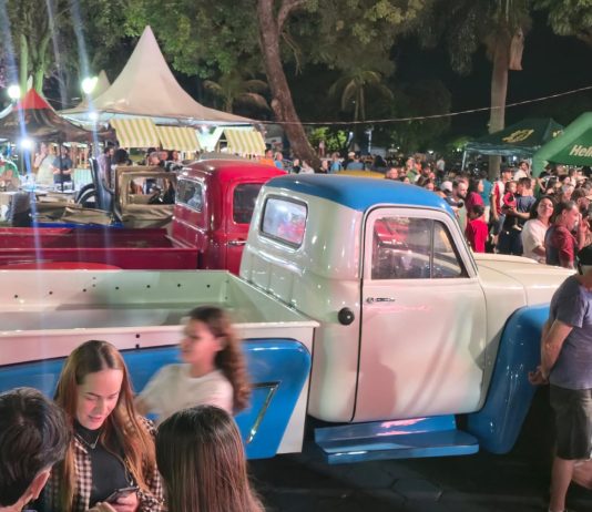 1º Encontro de Carros Antigos reúne reliqueiros de vários estados e do Paraguai em Naviraí