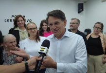 Família Munaro prestigia Câmara de Mundo Novo em sessão que homenageia pioneiro, integrante da família