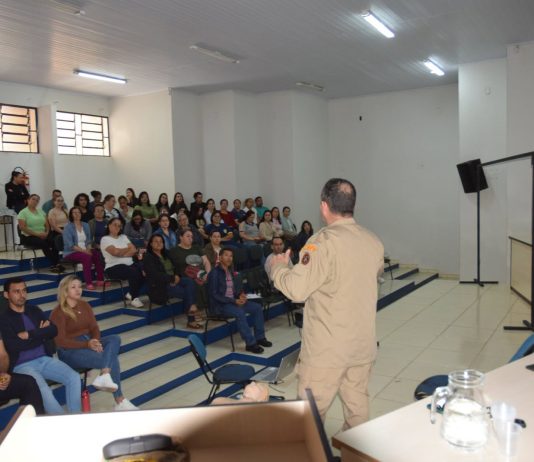 Profissionais da Educação de Iguatemi recebem treinamento de Primeiros Socorros com Bombeiros de Mundo Novo
