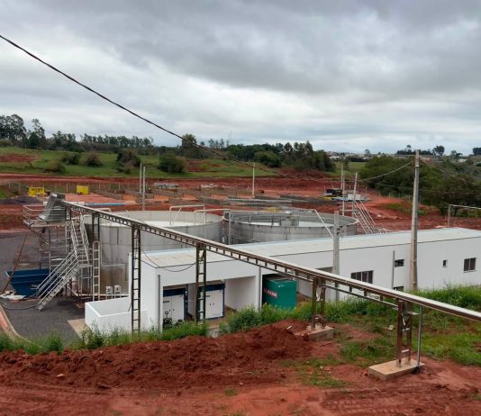 Rede de tratamento de esgoto chega à área central de Itaquiraí e prefeitura orienta sobre ligações