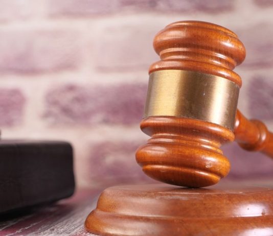 Artigo defende revogação de lei e fim de privilégios vitalícios para ex-autoridades