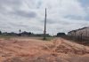 Governo de Mundo Novo instala placas de orientação em local de descarte de entulhos