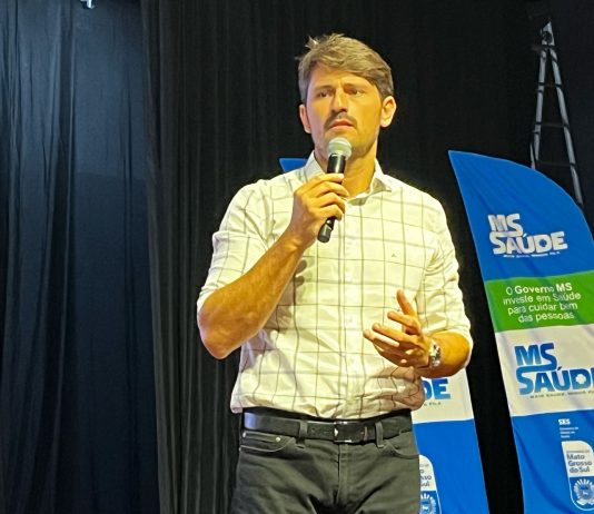 Prefeito de Itaquiraí declara apoio a Riedel e Azambuja e material aponta asfalto, rede de esgoto, praça, Bombeiros, ginásio e área rural