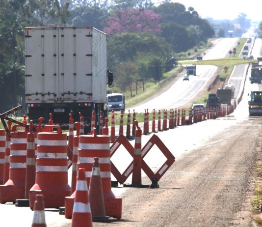 Motiva Pantanal realiza na BR-163 pare-e-siga em Eldorado