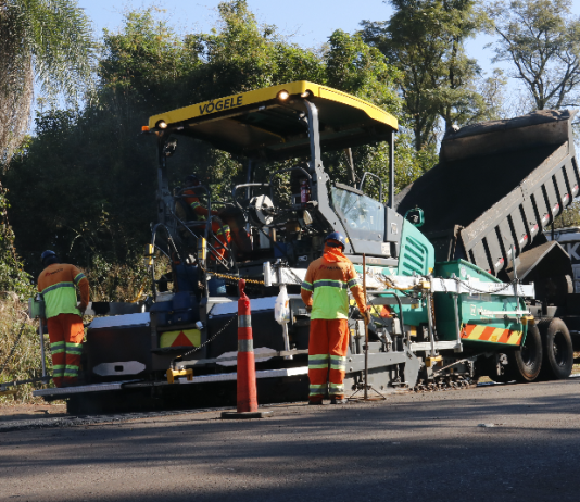 Obras na BR-163 mantêm sistema de pare-e-siga em Eldorado entre os kms 65 e 66
