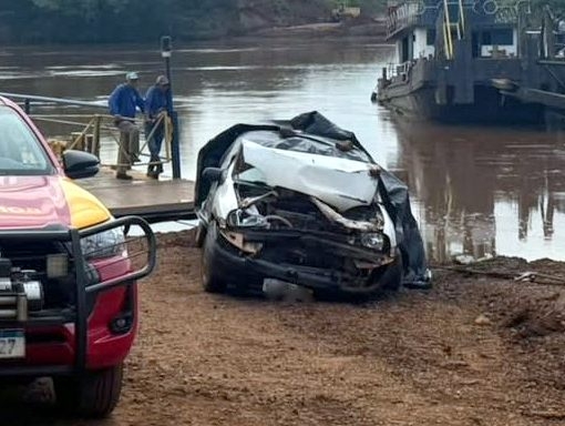 Veículo cai no Rio Piquiri e jovem de 23 anos morre em Terra Roxa