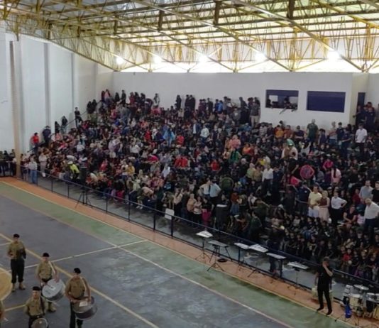 Japorã comemora o 7 de Setembro e prefeito anuncia piso emborrachado e 1,2 mil cadeiras para o ginásio de esportes