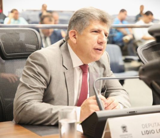 Lei de Lidio Lopes garante certidões em Braille para pessoas com deficiência visual em MS