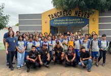 Alunos da Escola Tancredo Neves de Iguatemi recebem Cacique para aula sobre cultura indígena