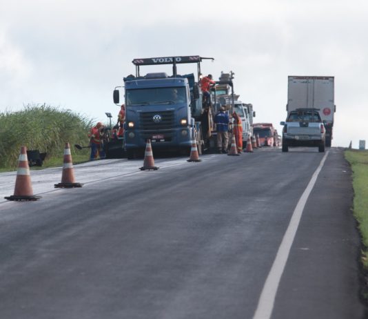 BR-163 tem pare-e-siga nesta sexta em Itaquiraí e Eldorado com obras da Motiva Pantanal