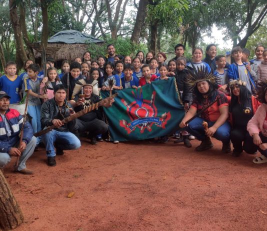 Alunos de Iguatemi visitam Aldeia Porto Lindo em Japorã e conhecem cultura indígena