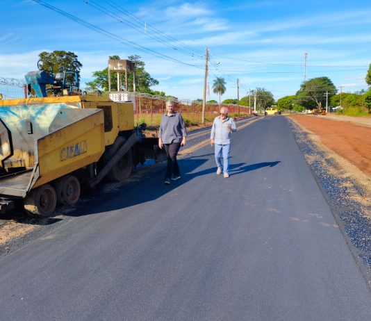 Prefeito de Iguatemi acompanha andamento das obras de pavimentação asfáltica da Rua Ocídio da Costa