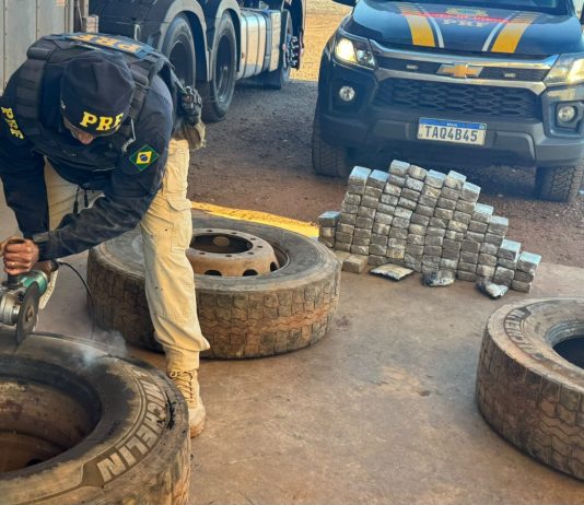 PRF localiza mais de 150 kg maconha escondidos em estepes de carreta em Terra Roxa