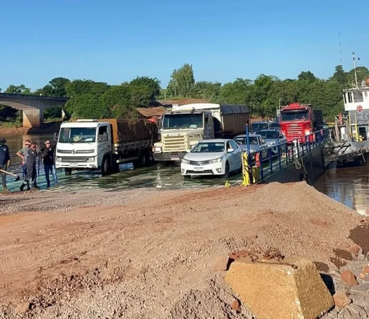 Balsa do Rio Piquiri volta a operar com restrições entre Terra Roxa e Francisco Alves