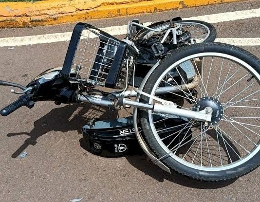Duas agentes se acidentam no primeiro dia de uso de bicicletas elétricas entregues pela Prefeitura de Caarapó