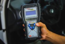 Itaquiraí – Dupla tenta furtar caminhonete com scanner de codificação de chaves e foge deixando aparelho no local