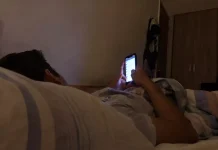 Só mais um vídeo? Hábito noturno pode estar roubando a qualidade do seu sono
