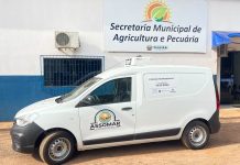 Itaquiraí entrega furgão refrigerado para associação de agricultores familiares