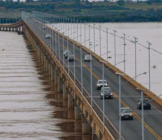 Ponte Ayrton Senna recebe iluminação com energia solar e novos dispositivos de segurança