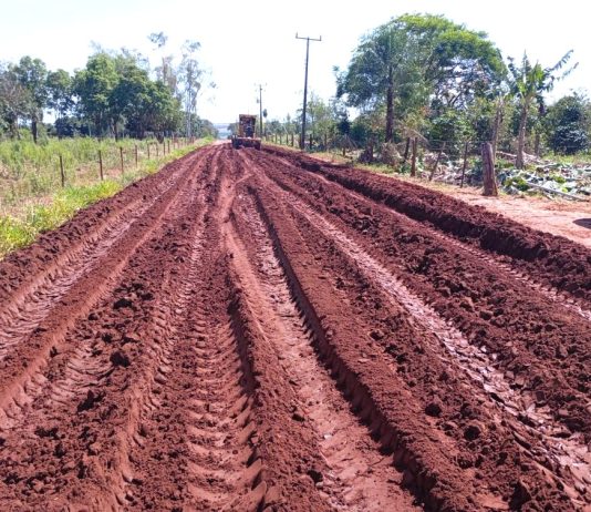 Japorã realiza manutenção em estradas rurais após danos causados pelas chuvas