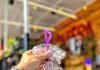 Lembra da tubaína no saquinho? Empreendedora aposta em drinks personalizados e conquista espaço nas feiras da Capital